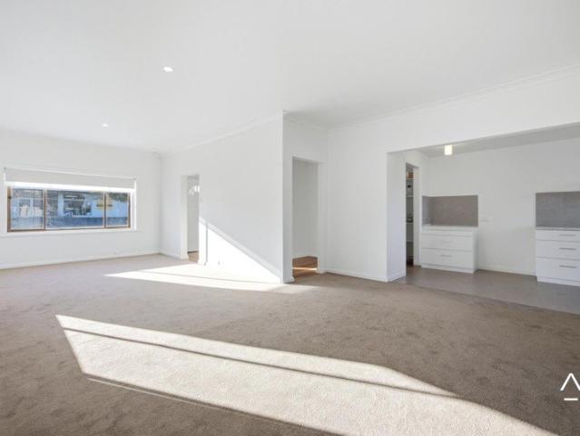 Fresh, Bright & Ready to Call Home Ravenswood Road
