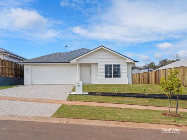 Fresh & Comfortable Four Bedroom Family Home