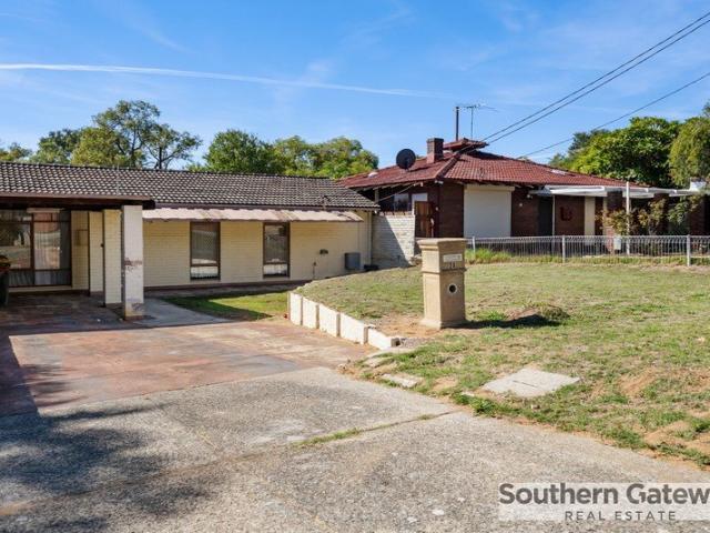 FRESH, COMFORTABLE & READY TO MOVE IN