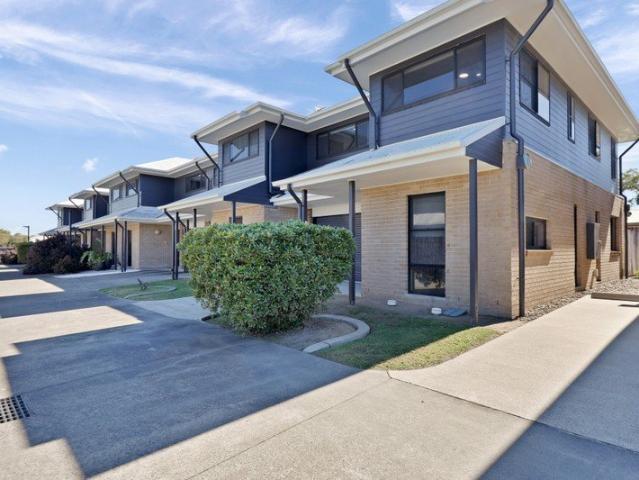 Fresh Coastal Living in Blacks Beach Cove