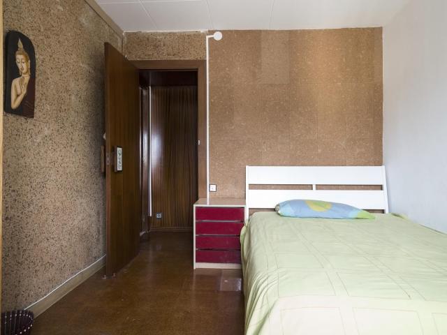 Fresh double bedroom near Pubilla Cases metro station