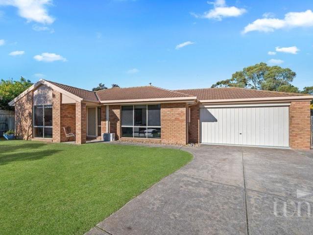 Fresh, Family Friendly Living in a Quiet Mount Martha Court