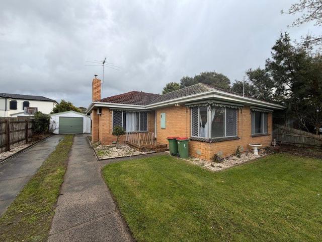 FRESH FAMILY HOME + BUNGALOW!