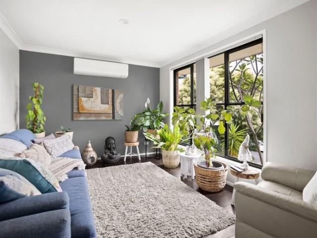 Fresh Family Living in a Quiet Cul de Sac!