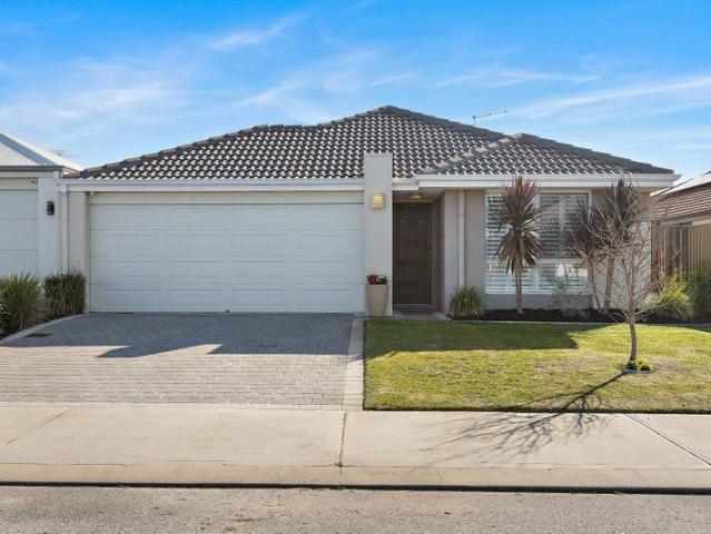 Fresh Family Living with Theatre, Solar and Alfresco Entertaining!