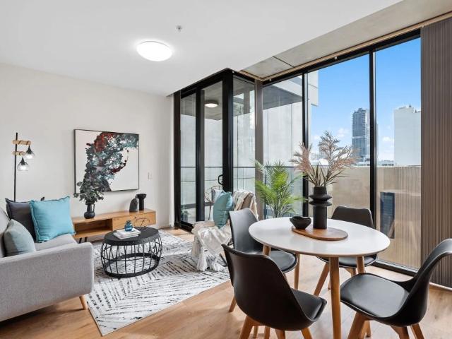 FRESH & FABULOUS UNFURNISHED 2 BEDROOMS ON FLINDERS