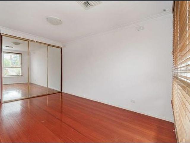 Fresh Interiors, Fantastic Location