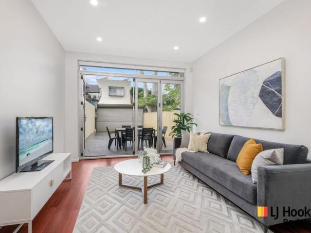 Fresh Interiors & Urban Convenience in Prime Newtown Location
