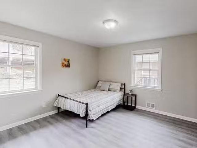 Fresh & Inviting Atlanta Home Furnished, Secure, and Spacious.