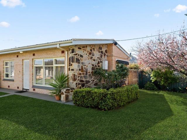Fresh, Light Filled Living in a Sought After Coastal Pocket