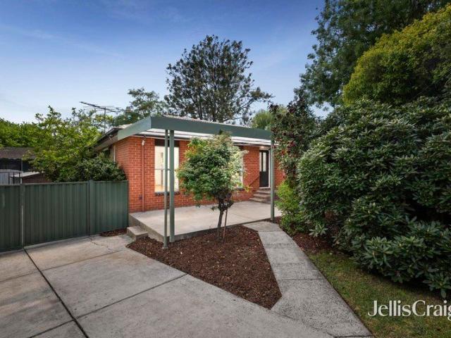 Fresh living & room for the caravan 500m to shops