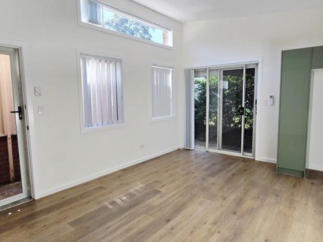 Fresh, Modern & Move In Ready 2 Bedroom Granny Flat