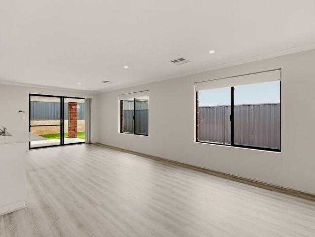 FRESH, MODERN & NEVER LIVED IN