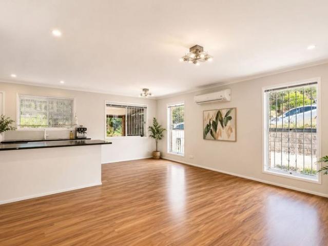 Fresh Painted Modern Renovated Home – Nearly New Kitchen & Bathrooms