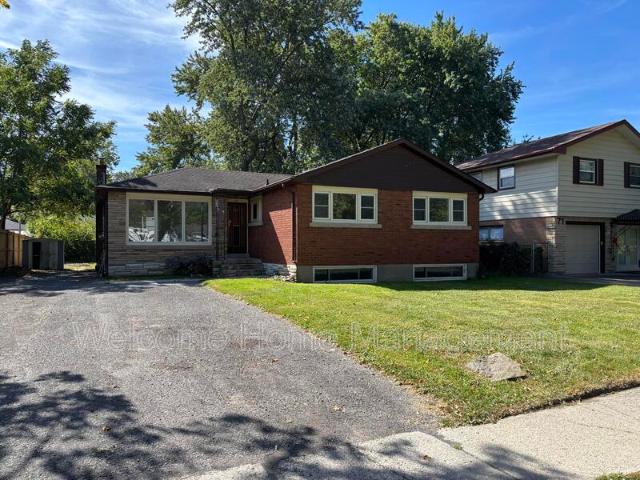 Fresh & Spacious Upper Level Living in Welland — 3 Bedrooms + Den