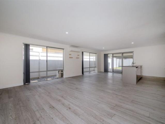 FRESH, SPACIOUS & READY TO MOVE IN!