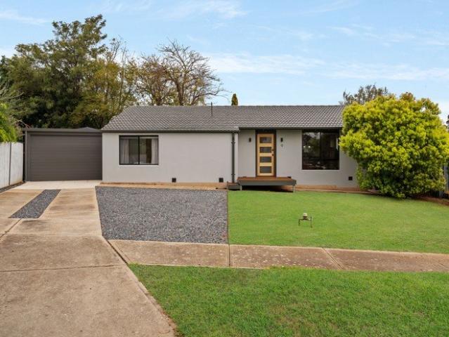 Fresh & Sparkling Single Level Style With Serious Workshop Space!