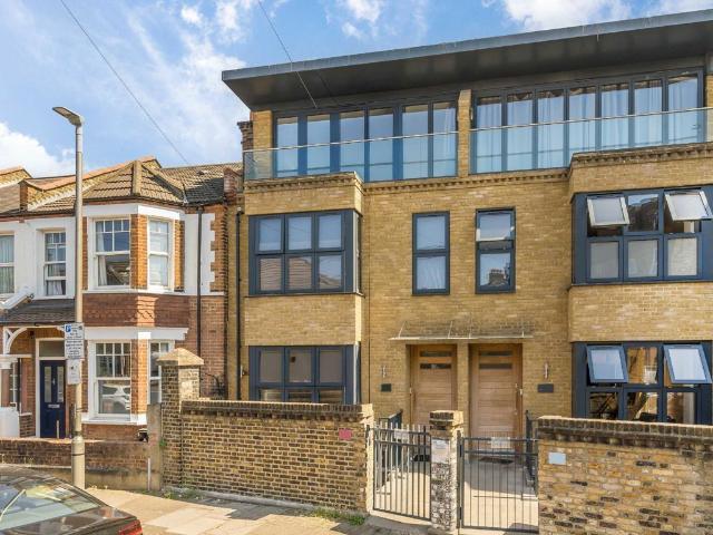 Freshford Street, Earlsfield SW18, 4 bed detached house to rent, £5,000 pcm | PrimeLocation