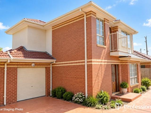 FRESHLY PAINTED 3 BEDROOM HOME WITH GREAT OUTDOOR LIVING