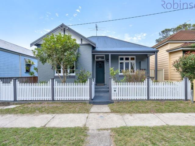 Freshly painted 3 bedroom home within walking distance of cosmopolitan Beaumont Street