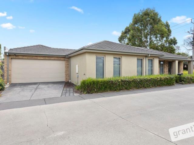 FRESHLY PAINTED 3 BEDROOM UNIT