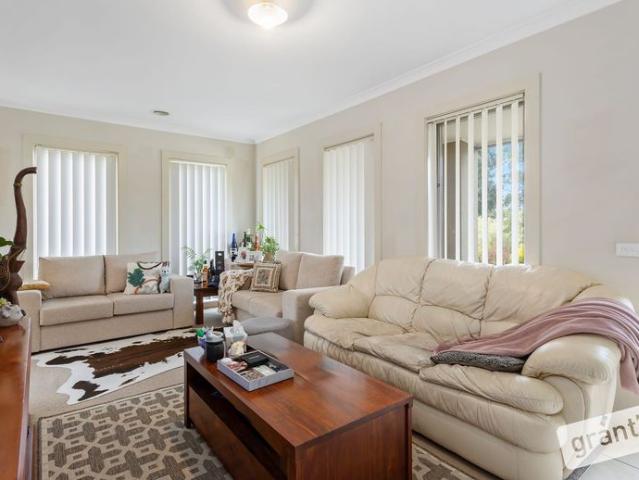 FRESHLY PAINTED 3 BEDROOM UNIT