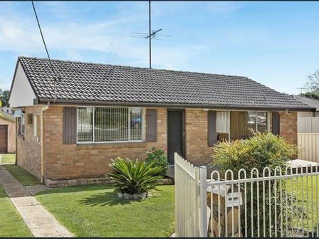 Freshly Painted 2 bedroom Brick and Tile Home