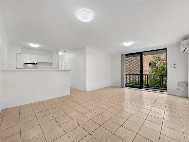 Freshly Painted 2 Bedroom Unit