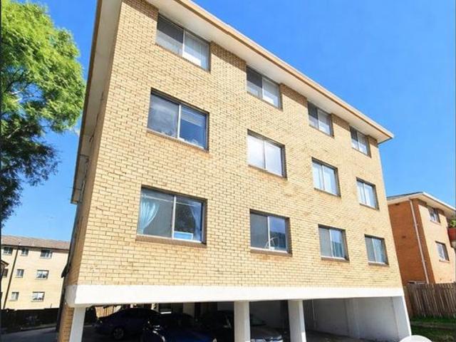 Freshly painted 2 Bedroom Unit Available