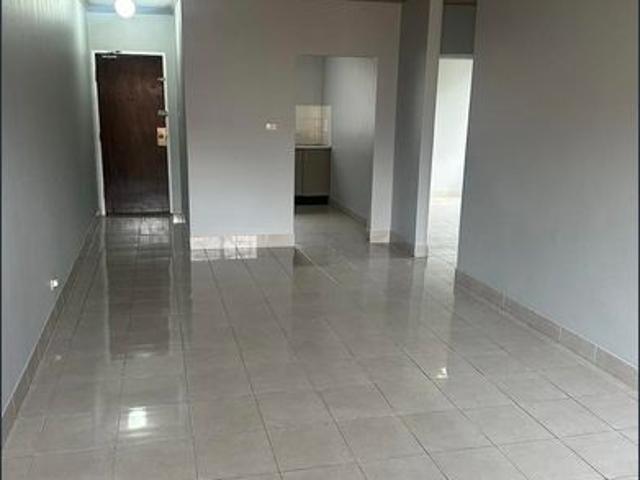 Freshly Painted 2 Bedroom Unit in a Convenient Location