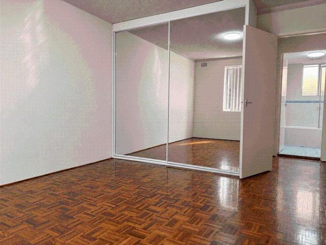 Freshly Painted 2 Bedroom Unit in Prime Location