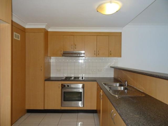 Freshly painted 2 bedroom unit with lock up garage