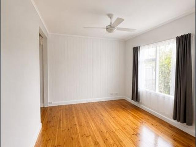 FRESHLY PAINTED & CLOSE TO ALL AMMENITIES