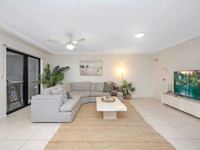 Freshly Painted and New Carpet 2 Bedroom Unit