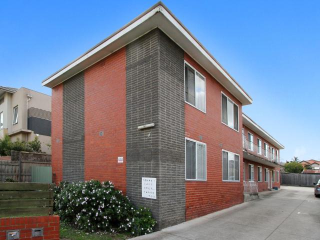 Freshly painted, great sized one bedroom!