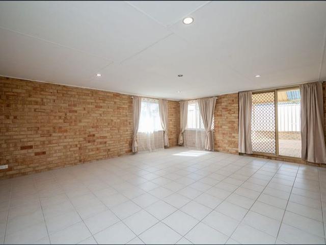 Freshly Painted Family Home in Quiet Cul de Sac!