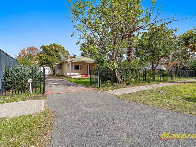 Freshly Painted Family Home with Huge Backyard & Outdoor Entertaining