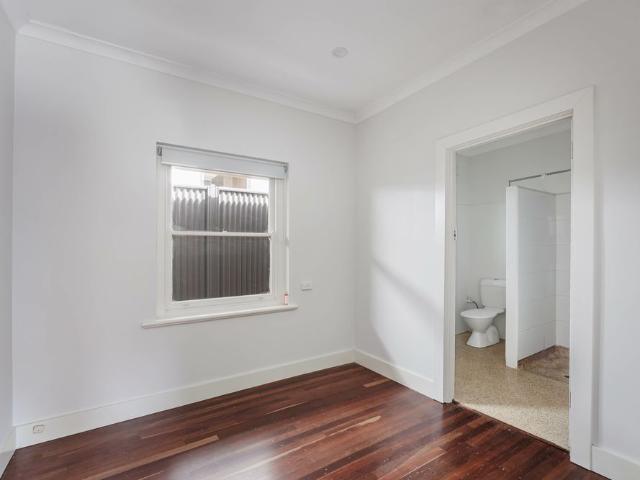 Freshly Painted One Bedroom Living in a Leafy St Peters Location