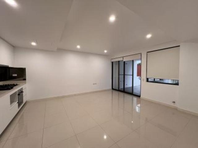 Freshly Painted Luxury 1 Bedroom Apartment with Spacious Layout