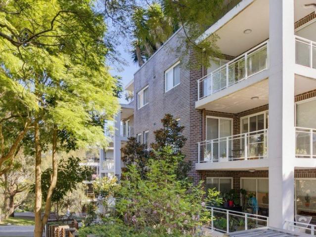 Freshly Painted, Modern & Generous Apartment with Blissful Leafy Outlook
