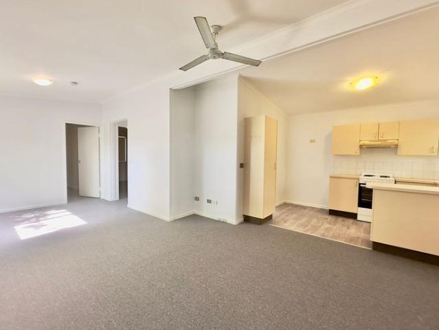 Freshly painted, New Carpet, New Blinds Spacious 2 bedroom Granny Flat with Yard