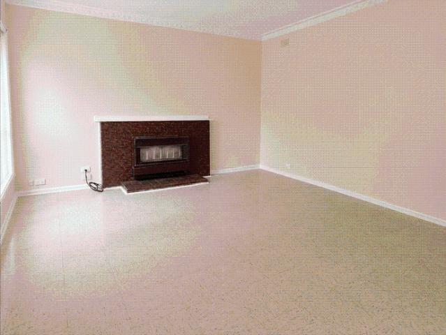 FRESHLY PAINTED SINGLE LEVEL HOME ON A LARGE BLOCK