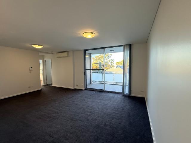 Freshly Painted Spacious 2 bedroom Apartment