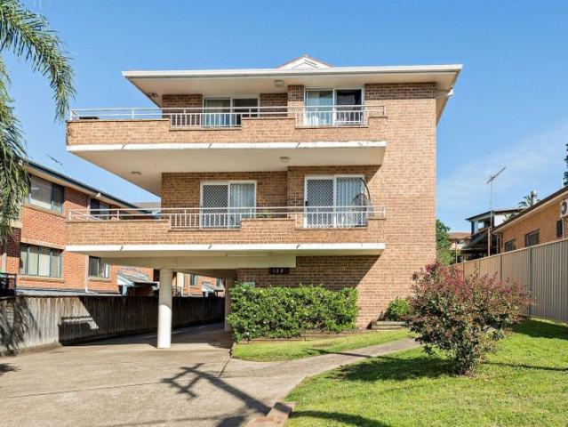 FReshly painted Spacious 2 bedroom Unit with Lock Up garage available for rent