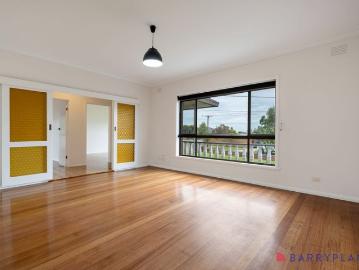 FRESHLY PAINTED SPACIOUS FAMILY 4 BEDROOM HOME IN PRIME LOCATION