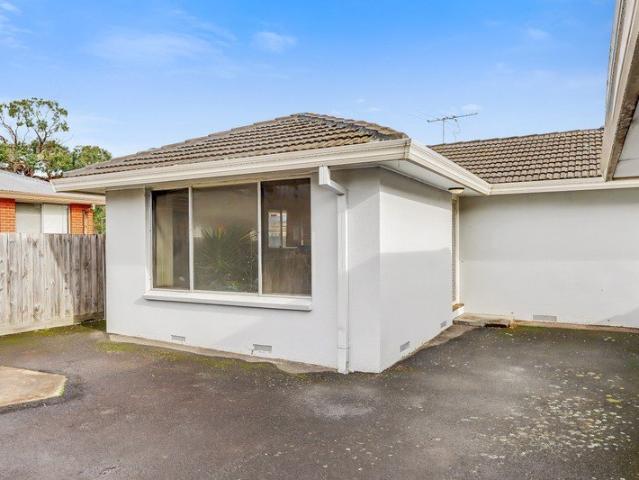Freshly Painted & Packed with Potential: Private Back Unit in Prime Frankston Location