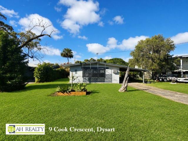 FRESHLY PAINTED & READY FOR ITS NEW OWNERS! GREAT INVESTMENT, 4 BEDROOM HOME