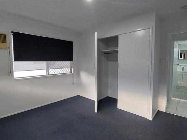 Freshly painted, renovated kitchen, 3x Air conditioned. In excellent location