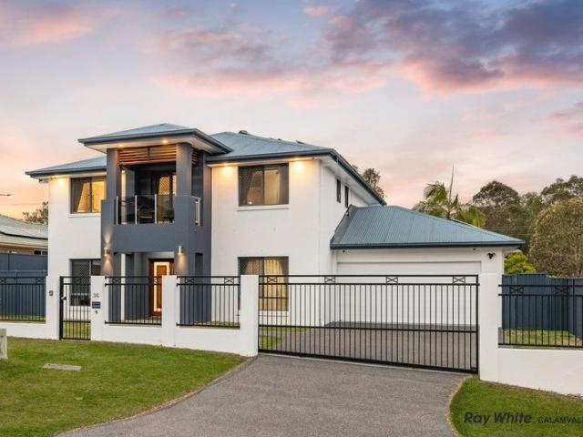 Freshly Painted Resort Style Plantation Home with Room to Grow walk to Stretton State College