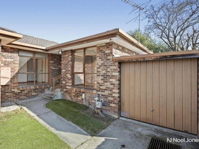 Freshly Painted Three Bedroom Living in a Convenient Ringwood Location